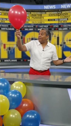 Jim Cramer has Carl Quintanilla 's balloon (Squawk on the Street clip sorta) #cnbc #jimcramer