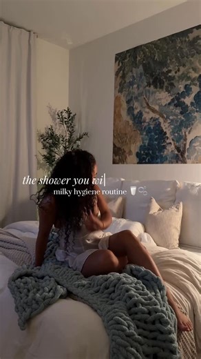 Enasha Olivia 🌷 on Instagram: "i love smelling like ice cream 🍨 IN DEPTH VIDEO POSTED ON YT ✨ @lushcosmetics @bathandbodyworks @mykitsch @drteals"