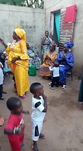 #FIFTY LE MEILLEUR DANSEUR PARMIT LES MEILLEURS DU MOUVEMENT GROS BRAS LE MEILLEUR DANSEUR DES GROS_BRAS A ENCORE FRAPPÉ CETTE FOIS CI C'ÉTAIT A L OCCASION DU MARIAGE DE NOTRE FRÈRE #BELCO. REGARDEZ JUSQU'À LA FIN ET PUIS SON ENTRÉE VA TROP VOUS FAIRE😂😂😂😂 RENDEZ-VOUS TOUS A DIALAKORODJI POUR L ANNIVERSAIRE DE NOTRE FRÈRE #FORCE_ONE 💪🏿💪🏿💪🏿 | GROS BRAS Mali Officiel