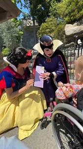 Magic Mirror on the wall, this may be the sweetest moment of them all ✨😊 (via kitt3nfight/TikTok) #Disneyland | Disney Parks
