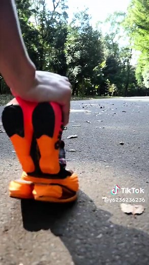 爆発力のあるプーマのランニングシューズ