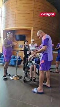 Lucía Tapia Cabrera, la querida Tía Tutty, celebró sus 102 años cumpliendo un sueño 🔵🔴
