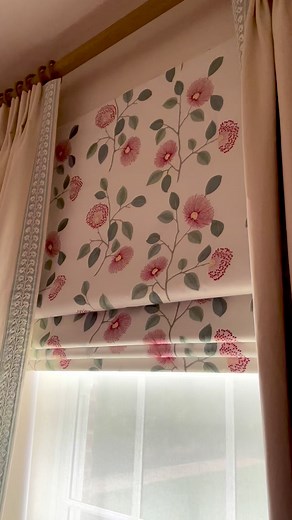 Motorised Remote Control #romanblind #feelingood #handmade #bespoke #windowtreatments #romanblind @sanderson1860 @clarke_clarke_interiors @romo_fabrics @jamesharefabric | Roman Blind Wizard