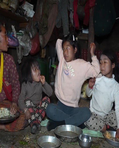 How to cook and enjoy delicious food in the village — Primitive lifestyle | Harvest Village