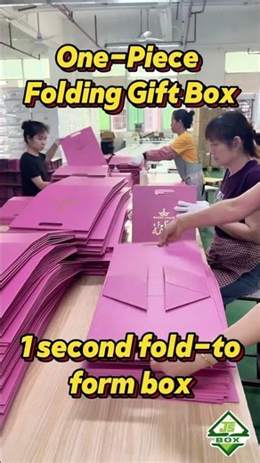 Personalized triangular #folding #magneticbox with #handle #custombox#foldablebox #europe #rigidbox