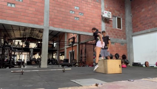 Una semana haciendo CrossFit y en ves de dolerme menos el cuerpo me duele más 😂😂 #risa #crossfit