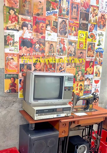 Enakkkkk pol!! Nemu kopitiam autentic di pusat kota magelang. Harga start from 15Ribuan ajaa & menu nya enak-enak, wajib banget cobain kopi butter nya ☕️ 📍Pawira kopitiam and Eatery #kopitiammagelang #pawirakopitiam #kulinernagelang #magelang24jam #placetogomagelang