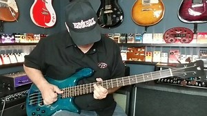 My new Warwick 32 in scale bass is here. It's amazing | Know Your Gear / Phillip Mcknight