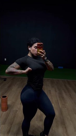 The gym lighting #bodybuilding #flexing #lifter #womenwholift