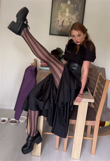 Burleska Madame de Minou, Gothic Style