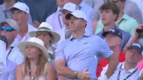 Rory McIlroy has a two-shot lead with six holes to play!Can he hang on to win his second-straight green jacket?