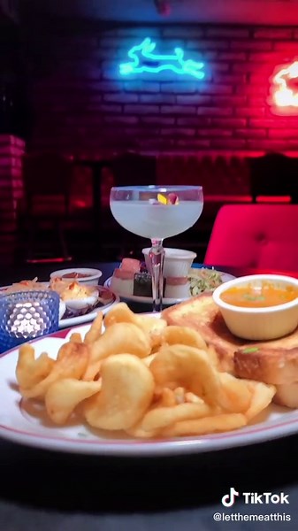if you haven't been to the 📍Jackrabbit Lounge in Tucson, you are missing out! #divebar #shots #jelloshots #tucson #tucsonaz #azfoodie @eatdrinkaz @drockeats