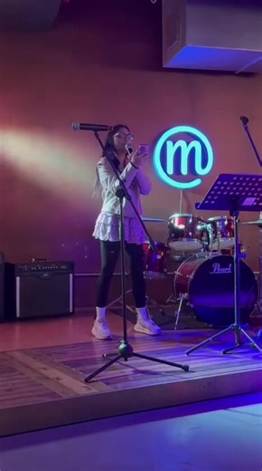 My First Open Mic Performance: A Memorable Experience