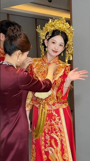 The bride in the most stunning traditional Chinese wedding dress — simply mesmerizing #wedding
