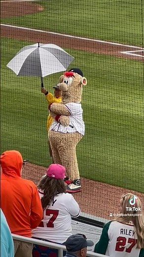Have you ever seen Blooper from the Braves?!? #fyp #blooper #atlanta #braves #atlantabraves #mascot