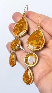 For those that are always asking what I do with the Bargello scraps (which are usually already 2nd or 3rd generation scrap clay) 😆 Behold, these rustically luxe resined earrings in a warm, inviting harvest color palette - these are giving me the comfort of a warm cup of something on a chilly afternoon, or a cozy wine bar hang on a crisp fall evening. Can you imagine that golden border glowing by candlelight? 🕯️🍷☕️🍁🍂🍃 Available in the Harvest Collection dropping 9/6/25 at 6pm EDT 💋 #polyme