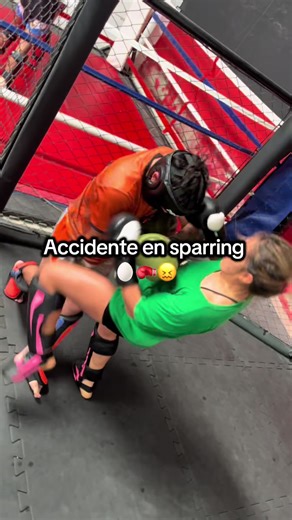 Casi me rompen los 🥚😖 Sparring 🧨🪓 #accident #sparring #fight #kickboxing #viraltiktok