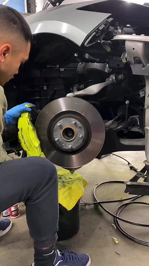 Say goodbye to your OE rotors, and hello to our R1 GEO-Carbon rotors! Transform your C8 Corvette with ultimate braking performance. #UpgradeCompleteBrakes: #STOPPINGTHEWORLD #R1concepts #stoppingpower #brakes #brakerotors #GEOMET #GEOCarbon #brakeupgrade #chevy #corvette #C8 | R1 Concepts Inc. - Performance Brake Parts