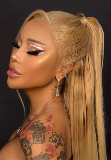 Makeup Transformation Tutorial Inspired by Ariana Grande