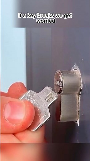 How to Remove a Broken Key from a Lock 🗝️🔓 Broken Key Stuck in Lock🔐😱 Try This Genius Hack🤯