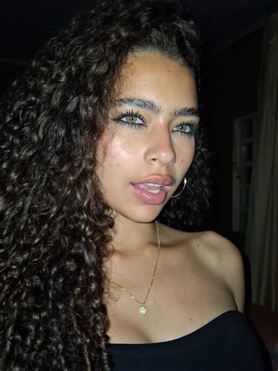 Curly Hair Model Tips — Styling and Care for Defined Curls