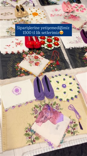 BUTİK ÇEYİZ on Instagram: "Tam 6 parçadan oluşan bohçadaki tüm eksiklerinizi alabileceğiniz harika çeyizlik setler oluşturduk üstelik fiyatı sadece 1500 tl 😍😍 bu setleri sizler de çok sevdiğiniz inanın mesajlara yetişemiyoruz bile❤️ Biz de bu ilgiye kayıtsız kalmadık sene sonuna kadar fiyatımız bu şekilde olacak💙 Yıl sonu kampanyalarını kaçırmak istemeyenler mesaj atarak sipariş oluşturabilir✅ #bohça #bohcahazirligi #bohca"