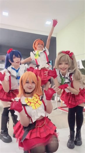 ~UnU~ on Instagram: "LOOK AT ME !! ✨✨✨✨😫😫😫 #lovelive #muse #lovelivecosplay #sonodaumi #kotoriminami #honokakousaka #rinhoshizora"