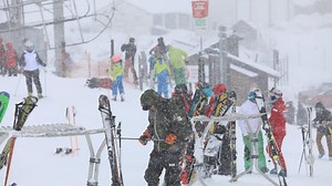 La nieve recibe a los primeros esquiadores de Candanchú, Panticosa y Cerler