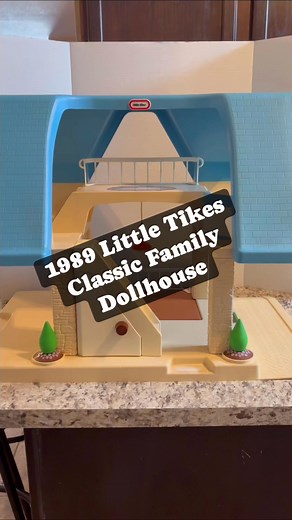 A classic childhood dollhouse! 1989 Little Tikes Classic Family Dollhouse #littletikes #dollhouse #90sthrowback #childhoodmemories #playtime #toystagram #memorylane | CPJ Collectibles