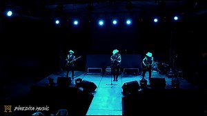 322K views · 10K reactions | Yo se respetar, se como tratar los valores mi familia me inculco no soy de pelear, no me se rajar traigo herencia de la palma Soy Beltran... ♪♫ Novilloz de la Sierra | Pinedita Music | Facebook