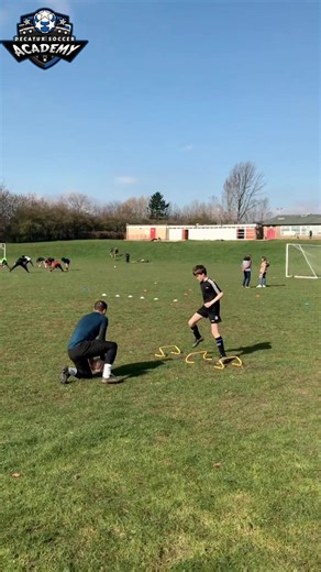 🇲🇲 မြန်မာ့မြေကနေ နိုင်ငံတကာ Professional လောကထဲကို ခြေလှမ်းလိုက်ပါ! ⚽️🇹🇭 သင့်ကလေးရဲ့ ဘောလုံးစွမ်းရည်ကို ကမ္ဘာကသိအောင် ပြသဖို့ အဆင်သင့်ဖြစ်ပြီလား? လာမယ့် ဖေဖော်ဝါရီ ၂၀ ရက်မှာ ကျင်းပမယ့် Pattaya International Youth Tournament ဟာ သာမန်ပြိုင်ပွဲတစ်ခု မဟုတ်ပါဘူး။ ဒါဟာ Professional ဘောလုံးသမားတစ်ယောက် ဖြစ်လာဖို့အတွက် အတိုဆုံးနဲ့ အသေချာဆုံး လမ်းကြောင်းပဲ ဖြစ်ပါတယ်။ 🌟 ဒီခရီးစဉ်မှာ ဘာတွေ ထူးခြားမလဲ? 🌍 World-Class Scouting: ကိုရီးယားနဲ့ ဘရာဇီးလ်နိုင်ငံက Professional နည်းပြတွေရှေ့မှာ ကိုယ့်ရဲ့ခြေစွမ်