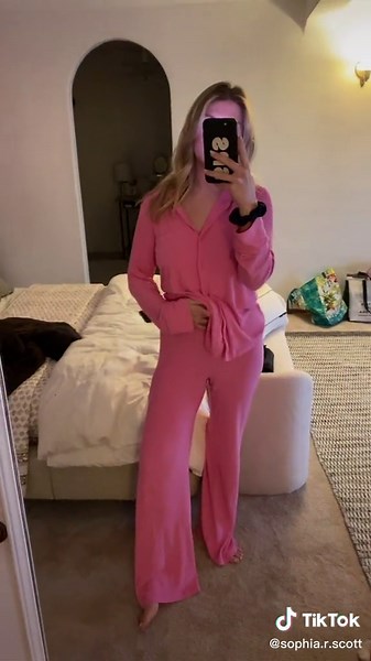 stay tuned for my pjs of the night #cozypajamas #skimsreview @skims #skimspajamas #fyp