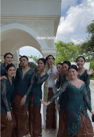 Exploring the Beauty of Kebaya Modern for Team Bride