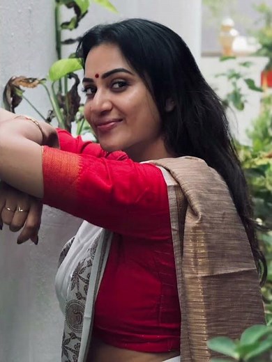 Radiant & Graceful 🤍❤️ Janani Ashok Kumar’s Stunning Look! ✨#JananiAshokKumar #Janani #ipl2025 #rcb