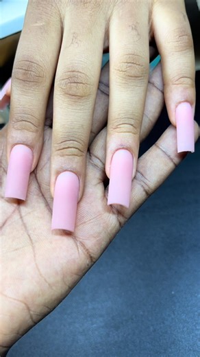 Nail Art Trends in Yaoundé, Cameroon