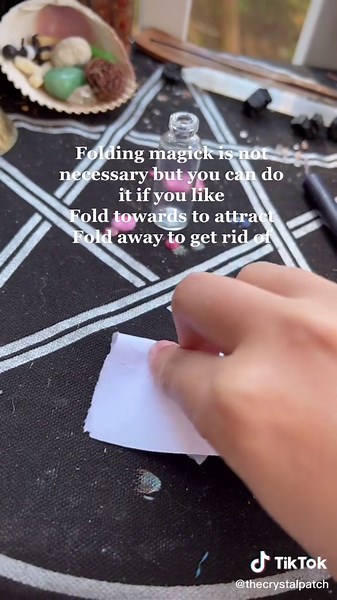 Easiest beginner witch protection spell jar ✨ #beginnerwitchtok #babywitchtok #witchtips #babywitchtips #beginnerwitchtips #witchcraft #witchcraft101 #protectionspell #protectionspelljar #protectionspells #spelljar #spells #spelltutorial #babywitch #beginnerwitch #AmazonMusicJingleBellTok