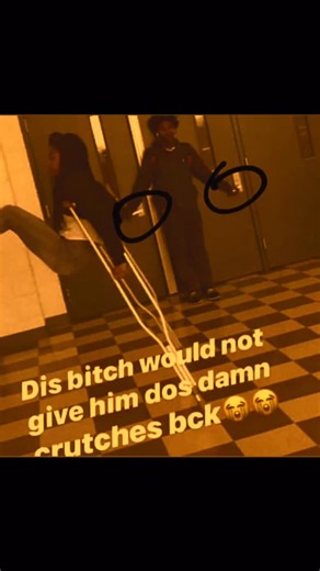 mega celebrity on Instagram: "ハリウッド映画の台頭は、アメリカの歴史と深く結びついています。 20世紀初め、アメリカの映画制作は東海岸が中心でした。 しかし映画人たちは次第に西へ移動し、 ロサンゼルスの**Hollywood**に集まり始めます。 理由はシンプルでした。 天気が安定していて、自然光が使え、土地が安かったからです。 映画技術が進化すると、 短い映像は物語のある長編映画へ変わりました。 制作会社は、撮影・配給・映画館をまとめて管理し、 映画を「産業」として成長させました。 1930年代から1950年代は、 ハリウッドの黄金時代と呼ばれます。 スター制度が生まれ、 俳優は憧れの存在になりました。 映画は娯楽であると同時に、 夢や成功のイメージを人々に与えました。 第二次世界大戦後、 ハリウッド映画は世界中に広がります。 アメリカの価値観、ライフスタイル、英雄像が 映画を通して伝えられました。 その後、テレビや配信が登場しても、 ハリウッドは消えませんでした。 より大きな予算、派手な映像、 アクションやヒーロー映画で進化し続けました。 ハリウッド映