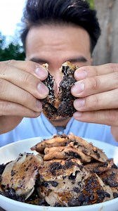 580K views · 10K reactions | Oreo Pancakes 丹 I saw this viral mini oreo pancakes recipe and let me tell yall, the munchiessss was hittin hard  You ever eat something so gooooooood you went to heaven and back? This recipe with @sauceessentials sauce bars will give you exactly that #oreo #oreopancakes #pancakes #minipancakes | Vibewithchu | Facebook