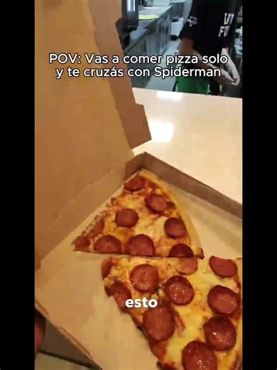 Pov: Vas a comer pizza y te cruzas con Spiderman