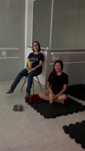 Alunas assistindo ao espetáculo Mistíca