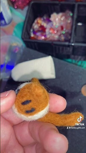 Needle felting a cat - beginner diy