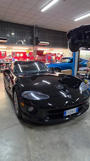 2000 Dodge Viper The Last R/T 10 🇺🇸🇺🇸#2000motors #bestoftheday #autoamericane #americancarimports #musclecar #dodgeviper | 2000 Motors
