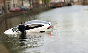 Tesla Vehicles Automatically Open Windows & Doors When Submerged Under Water - CleanTechnica