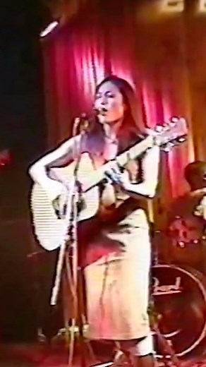 “Angry”. Live from Bull and Gate, London - Circa 2005 🖤 | Bôa