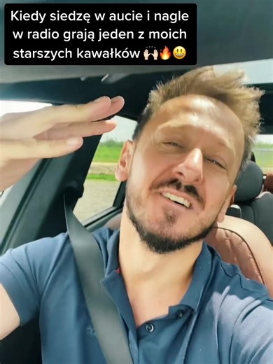 Niespodziewane odtwarzanie starej piosenki w radiu