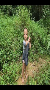 Mother comforts her child to stop crying. | Dᴇxᴛᴏʀ Fʀᴇᴇ