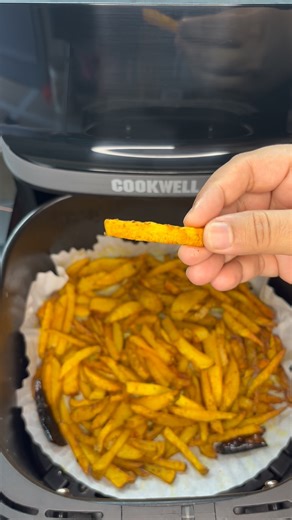 Crispy Aloo Bhunjia in AirFryer✨ #airfryerrecipes #airfryer #aloobhujiarecipe #airfryercooking