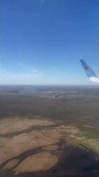 Airplane landing in New Orleans airport. What an experience from the back of the plane!!! #subscribe