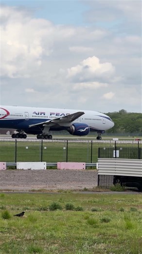Air Peace APO7579 Boeing 777-21H 5N-BVE Take Off Roll Gatwick LGW to LGW to LOS #planeshorts #b777