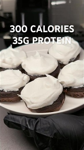 300cal | 35g P | MINI CHOCO MUFFINS🧁 #recipe #dessert #gym #healthy #diet #protein